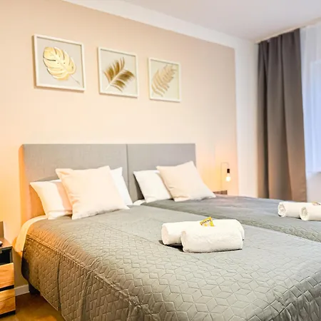 Immostay L# Ferienhaus- Garten & Parking, Wifi Appartamento