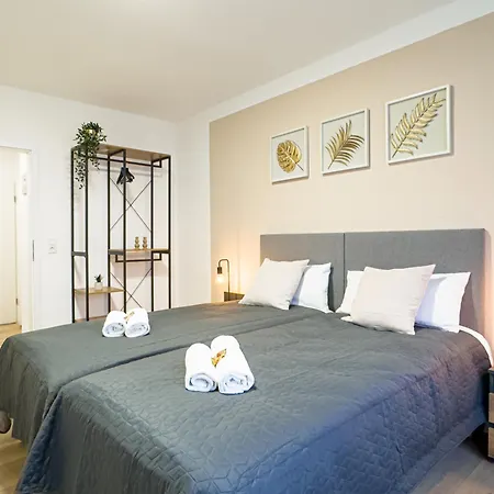 Immostay L# Ferienhaus- Garten & Parking, Wifi * Brema