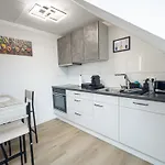 アパート Immostay L# Ferienhaus- Garten & Parking, Wifi