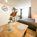 Immostay L# Ferienhaus- Garten & Parking, Wifi *