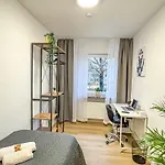 Immostay L# Ferienhaus- Garten & Parking, Wifi アパート *