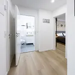 Immostay L# Ferienhaus- Garten & Parking, Wifi アパート