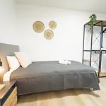 Immostay L# Ferienhaus- Garten & Parking, Wifi