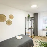 アパート Immostay L# Ferienhaus- Garten & Parking, Wifi