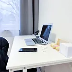 Immostay L# Ferienhaus- Garten & Parking, Wifi 아파트