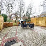 Immostay L# Ferienhaus- Garten & Parking, Wifi 아파트
