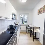 Immostay L# Ferienhaus- Garten & Parking, Wifi *