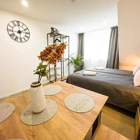 Immostay L# Ferienhaus- Garten&parking, Wifi *