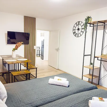 Immostay L# Ferienhaus- Garten & Parking, Wifi Бремен