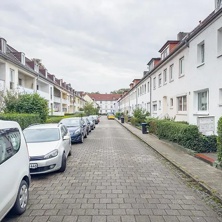 아파트 Immostay L# Ferienhaus- Garten & Parking, Wifi