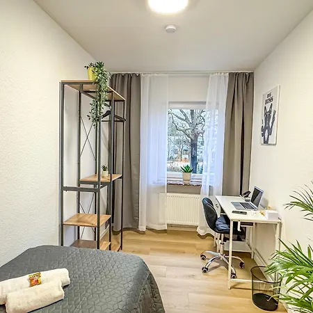 Immostay L# Ferienhaus- Garten & Parking, Wifi Апартаменти *