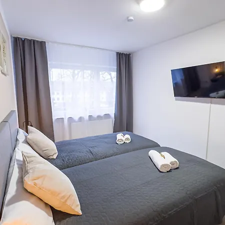 Апартаменти Immostay L# Ferienhaus- Garten & Parking, Wifi