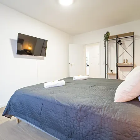 Immostay L# Ferienhaus- Garten & Parking, Wifi Апартаменти *