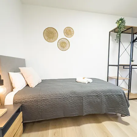 Immostay L# Ferienhaus- Garten & Parking, Wifi