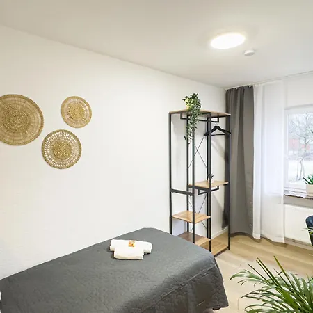 Апартаменти Immostay L# Ferienhaus- Garten & Parking, Wifi