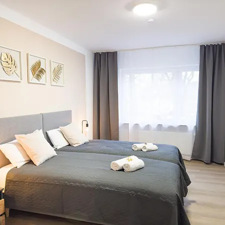 Апартаменти Immostay L# Ferienhaus- Garten & Parking, Wifi