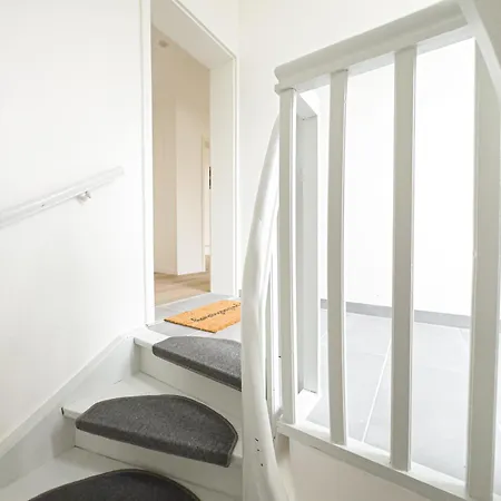 Apartment Immostay L# Ferienhaus- Garten&parking, Wifi