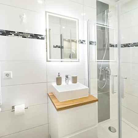 Immostay L# Ferienhaus- Garten & Parking, Wifi