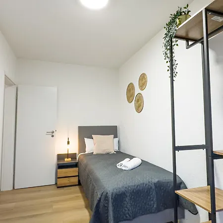 Immostay L# Ferienhaus- Garten&parking, Wifi Apartment Bremen