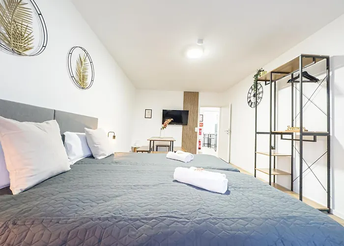 Immostay L# Ferienhaus- Garten & Parking, Wifi